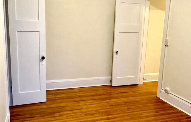 2 beds, 1 bath, 1,000 sqft, $1,325, Unit 302