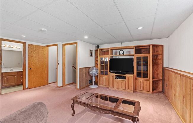 Stunning home located in the heart of Apple Valley *3 bed*2bath Available NOW!