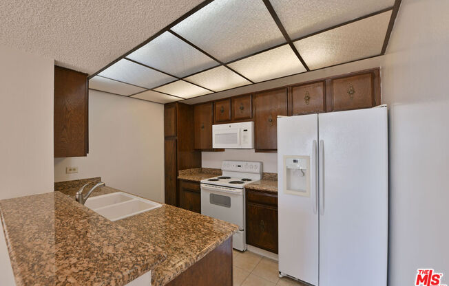 2 beds, 2 baths, 1,037 sqft, $4,100, Unit 1612