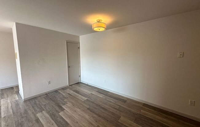 2 beds, 1 bath, $1,395, Unit 203
