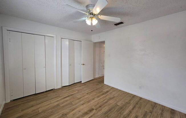 2 beds, 1 bath, $695, Unit 1701 Kirk Avenue - 3