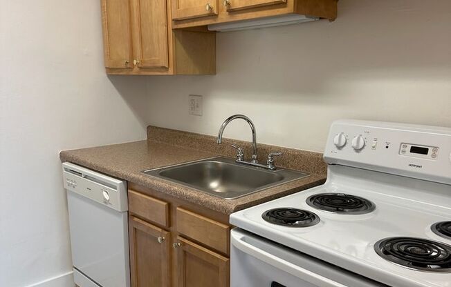 1 bed, 1 bath, 768 sqft, $1,400, Unit Royal York 704