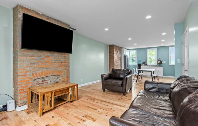 *Updated & Spacious 3BD/1.5BA Available in the South Side Slopes*