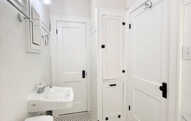 1 bed, 1 bath, $1,095, Unit B2615