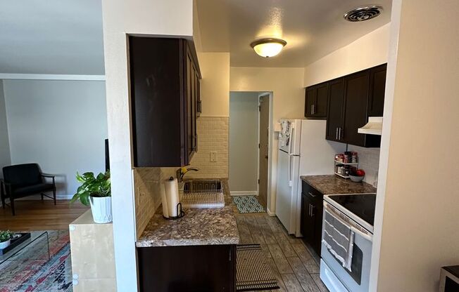 1 bed, 1 bath, $2,025, Unit 555
