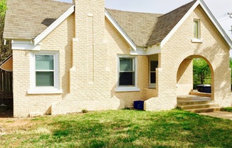 Large 2BD 1BA bungalow in NW OKC!!