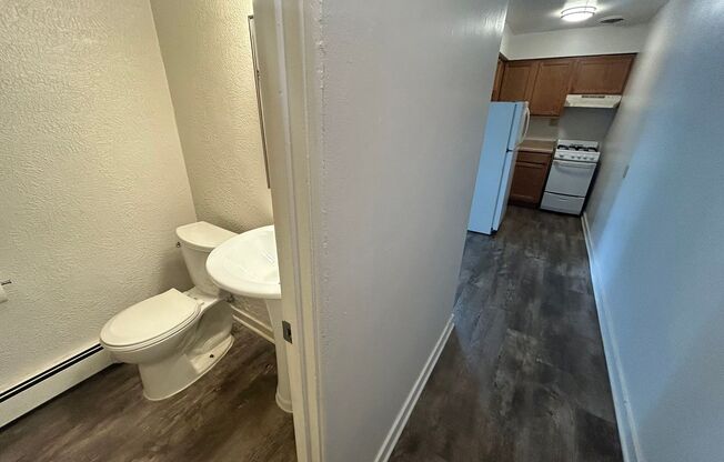1 bed, 1 bath, $850, Unit 107