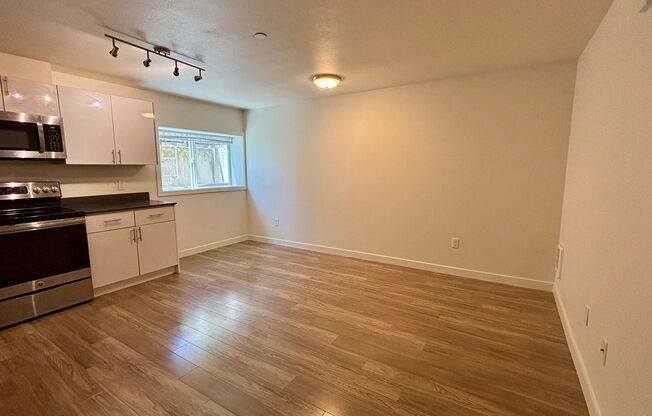 1 bed, 1 bath, 612 sqft, $1,795, Unit 03