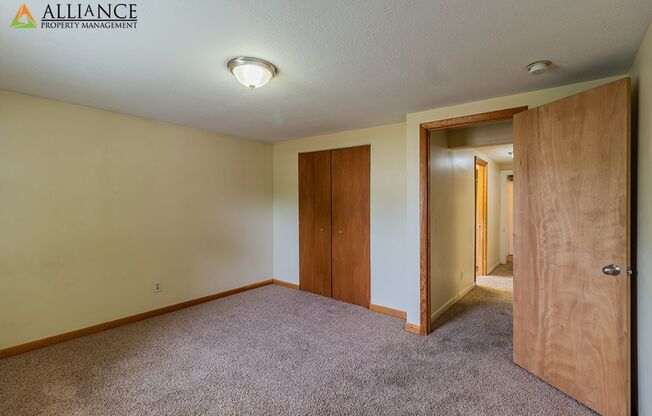 3 beds, 1 bath, $1,250