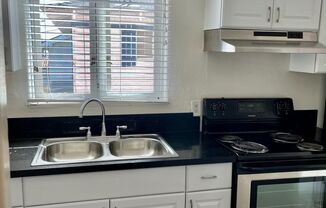 1 bed, 1 bath, $2,495, Unit 2352 1/2