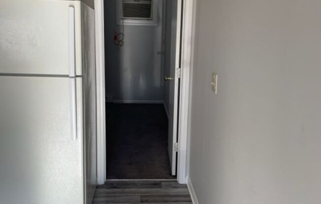 2 beds, 1 bath, 640 sqft, $960, Unit H-1