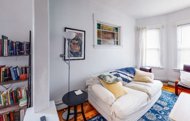 Large Science Hill 3BR with Dual Balcony Access