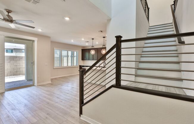 Gorgeous 4bed/3 bath End Unit Condo in Gilbert’s Layton Lakes