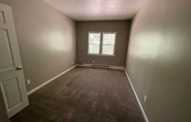 3 beds, 1 bath, 1,100 sqft, $1,149, Unit Unit 2