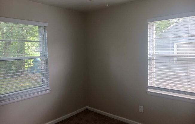 Newly refreshed 2bdr/1bdt house in Kansas City, KS