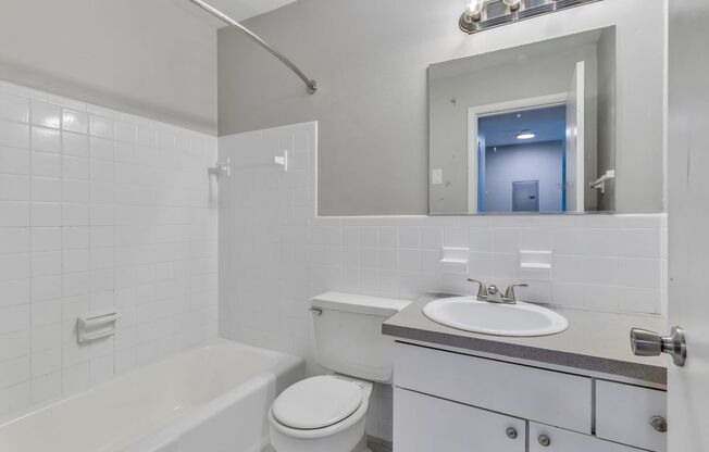 1 bed, 1 bath, 640 sqft, $995, Unit A11