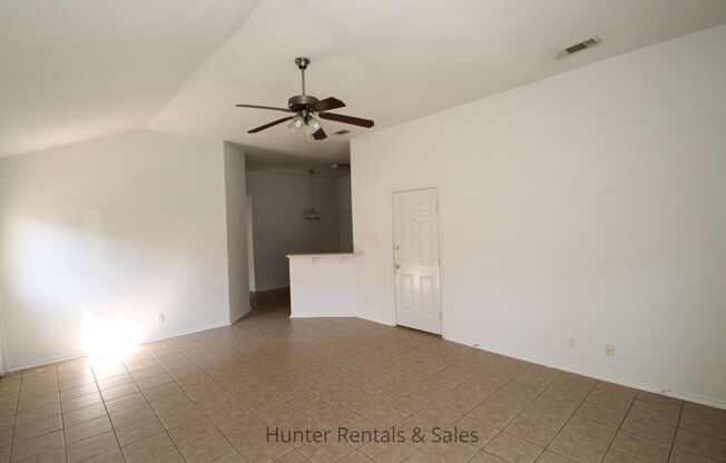 3 beds, 2 baths, $1,250, Unit Unit A