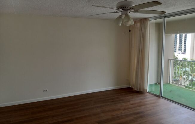 Large 2 Bed/1.5 Bath/2 Parking at the Keoni Ana in the Heart of Waikiki