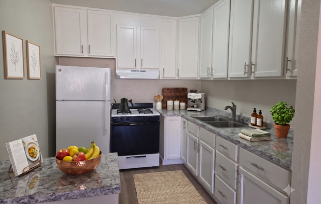 Competitively Priced, Beautiful Tujunga surrounded by theFoothill mountains!