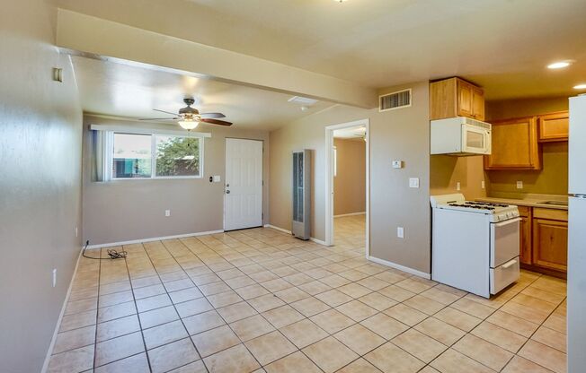 1 bed 1 bath in a prime location!