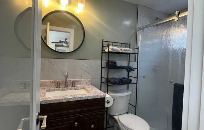 Fully Furnished Studio Available - Few Blocks From The Beach