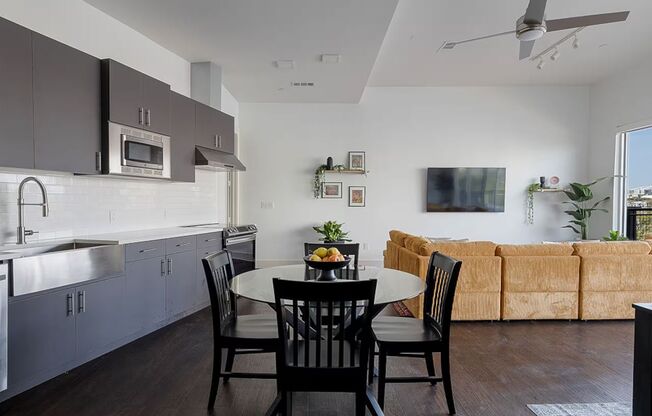1 bed, 1 bath, $1,749, Unit 512
