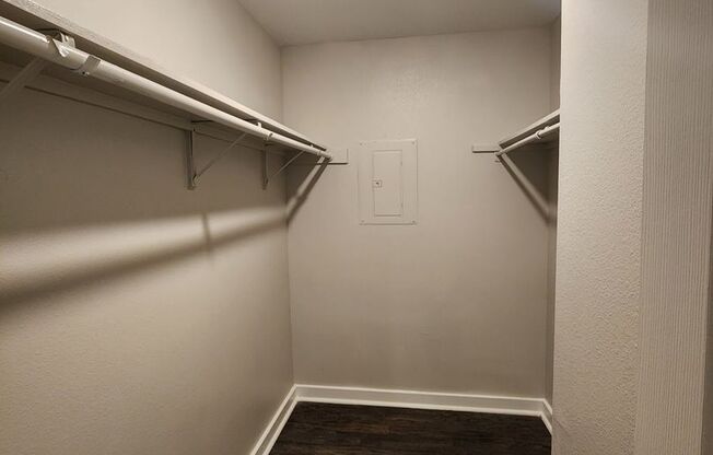 2 beds, 2 baths, 931 sqft, $1,123, Unit 02-0210