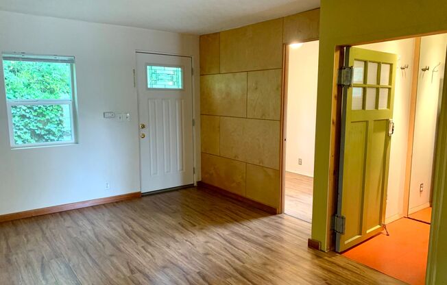 2 beds, 1 bath, $2,895