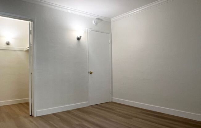 2 beds, 1 bath, $2,350, Unit 2224 1/2