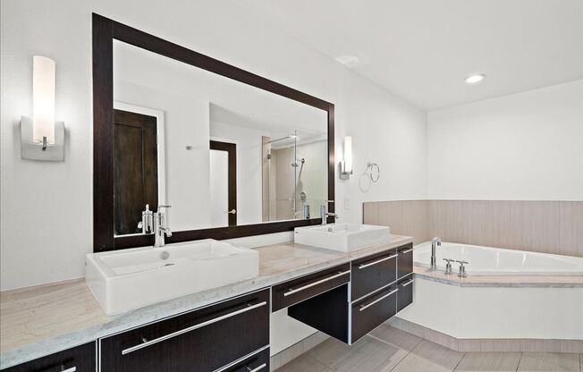 2 beds, 2 baths, $2,195, Unit Unit 102