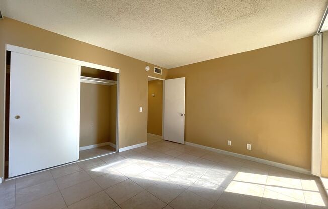 2 beds, 1 bath, $1,699, Unit 07