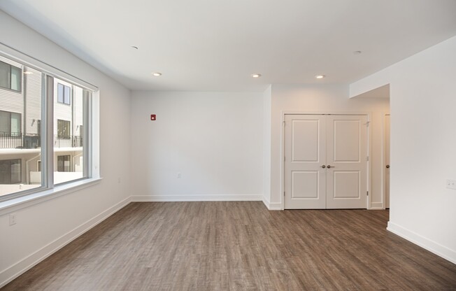 Studio, 1 bath, 575 sqft, $1,375, Unit Unit 207