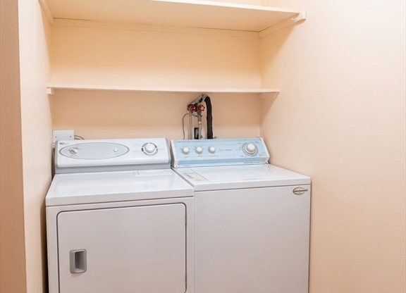 2 beds, 2.5 baths, 989 sqft, $2,795, Unit 14C