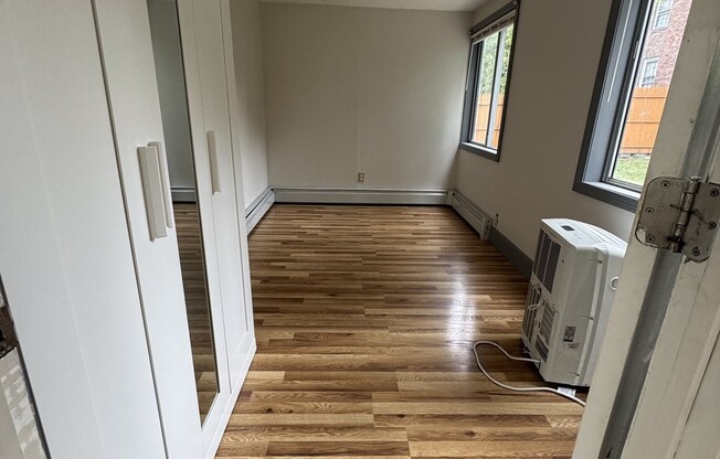 3 beds, 1 bath, 1,150 sqft, $3,200