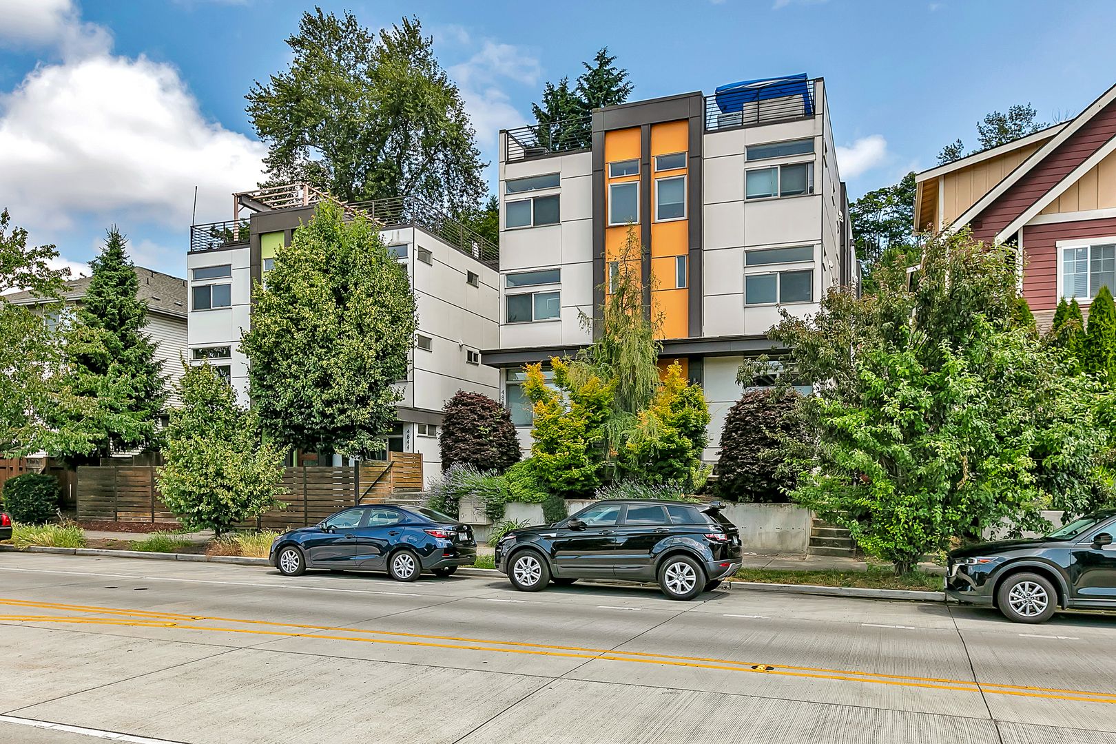 Modern Townhouse with Rooftop Deck & Bay Views!