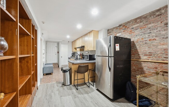 2 beds, 1 bath, 800 sqft, $3,700, Unit 1A