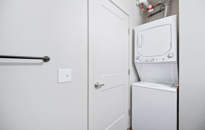 Studio, 1 bath, 360 sqft, $1,569, Unit 806