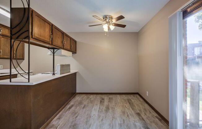 2 beds, 1 bath, 1,000 sqft, $1,075, Unit #102