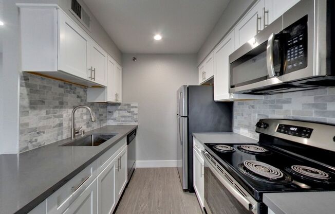 2 beds, 2 baths, 972 sqft, $2,941, Unit 14-162