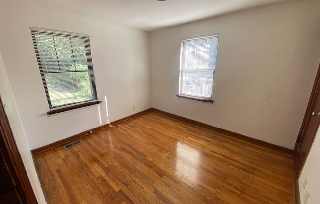 2 beds, 1 bath, $1,050