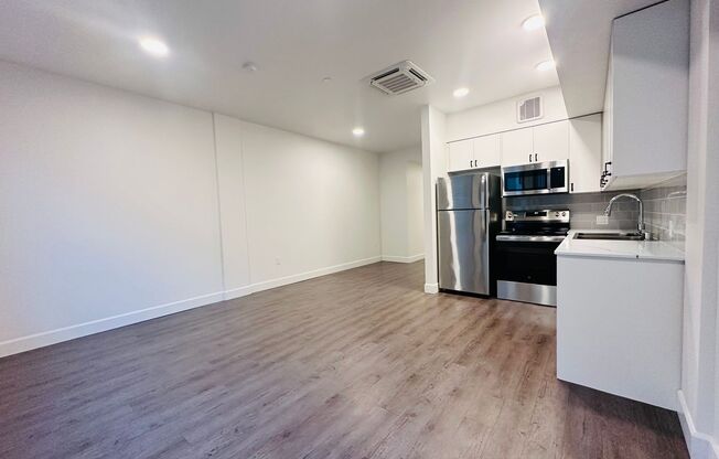 Studio, 1 bath, 327 sqft, $1,550, Unit 410-202