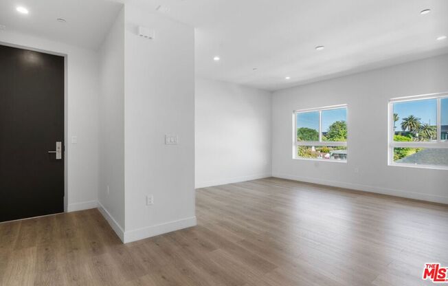2336 WESTWOOD BLVD