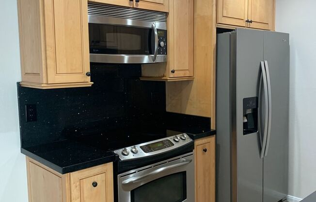 2 Bedroom 2 Bath Condo with Pool and Hot Tub Torrance $2,950