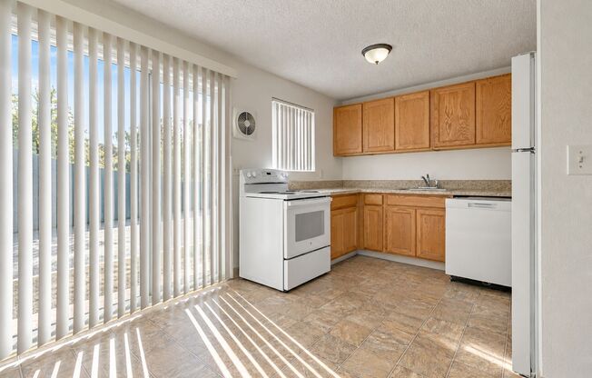 2 beds, 1 bath, 794 sqft, $1,295, Unit 25