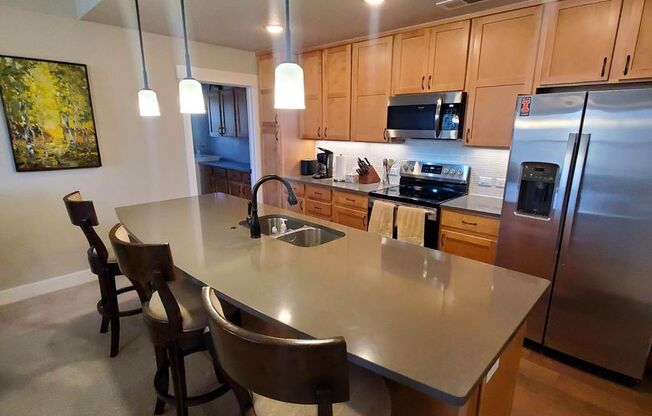 $500 SIGNING BONUS!!! Condo in Centerra with Garage! 3 bedroom near the Promenade Shops