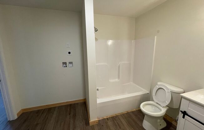 Studio, 1 bath, 935 sqft, $1,550, Unit 101
