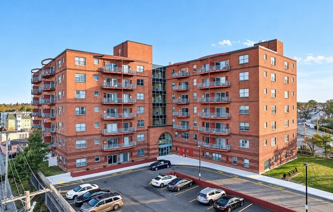 2 beds, 1 bath, 1,100 sqft, $2,400, Unit 718