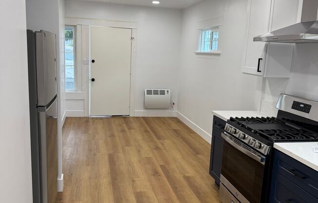 515-515 1/2  E. 21st Street