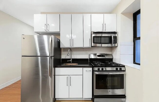 541 W 158 ST