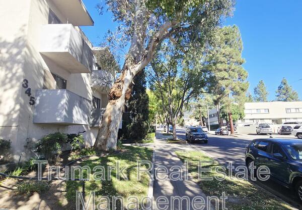 345 E TUJUNGA AVE